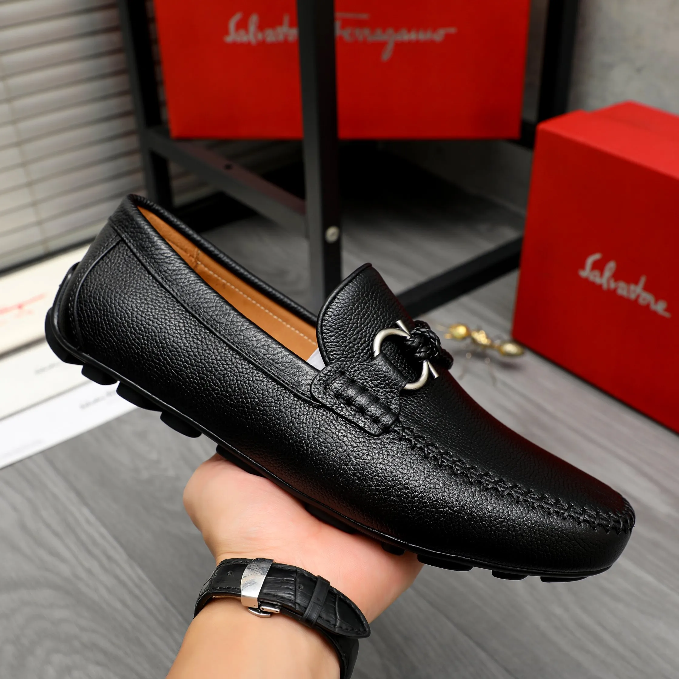 Men's shoes 💰480 Product trademark: Ferragamo "Ferragamo" casual slip-on shoes Regular size: 38-45 (45 is custom-made and non-returnable) Product materials: Selected pebbled cowhide upper, cowhide lining, rubber outsole